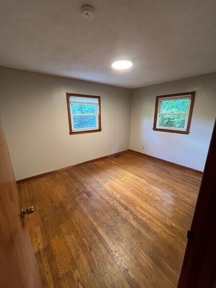 bedroom #2 - 307 Forest Hills Dr