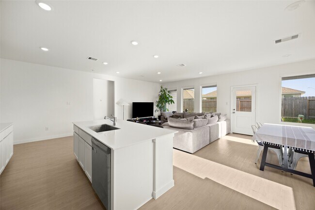 Building Photo - 26623 Prairie Smoke Ln