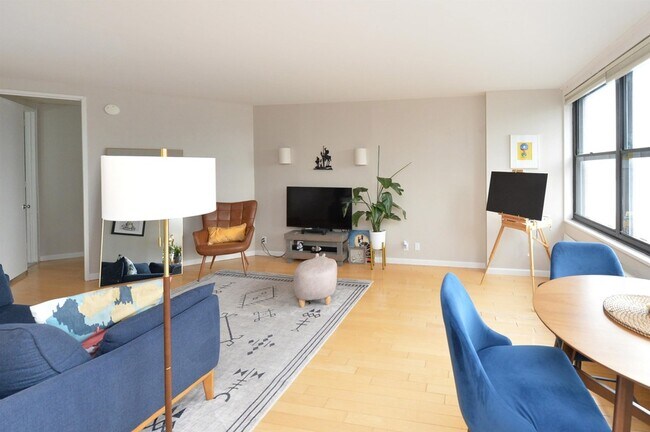 Building Photo - 7000 Boulevard