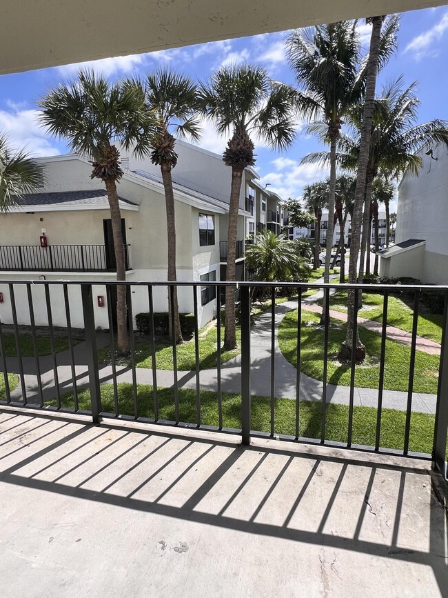 Building Photo - 706 Executive Center Dr