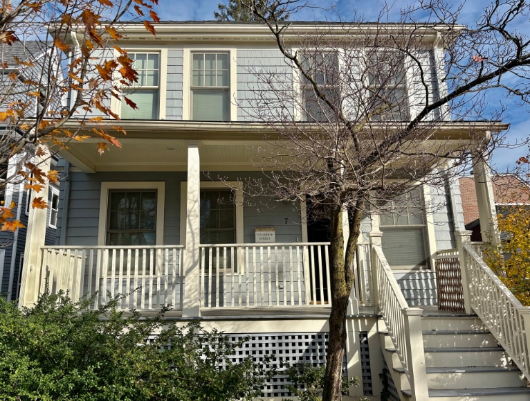 Building Photo - 7 Standish St