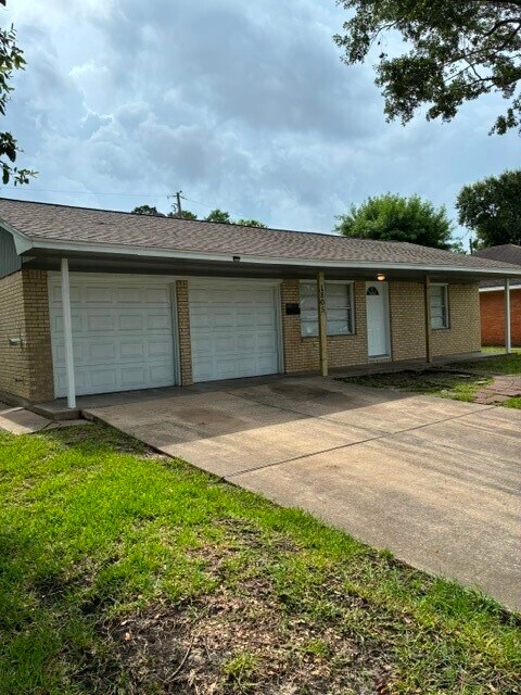 Building Photo - 1805 Thelma Ln