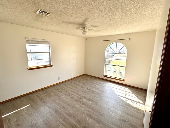 Building Photo - Updated 3 Bedroom, 1.5 Bath House Near Hard Rock Casino and Has Great Highway Access!