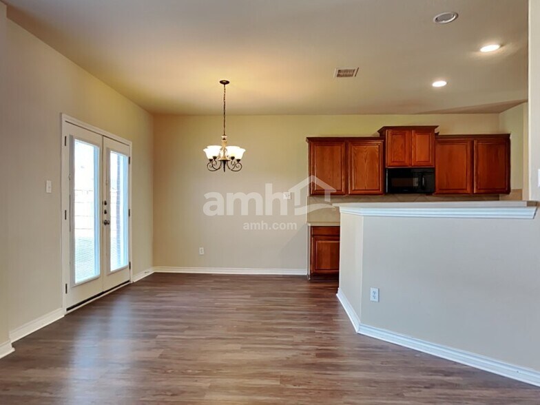 Building Photo - 1703 Chadwick Dr