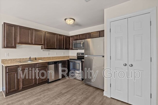 Building Photo - 91 River Stancil Dr