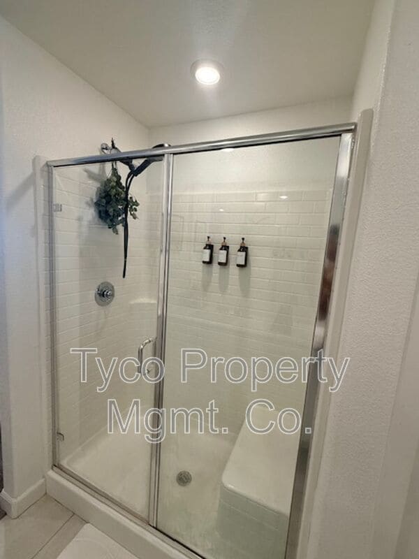 Building Photo - 2052 Vela Ln