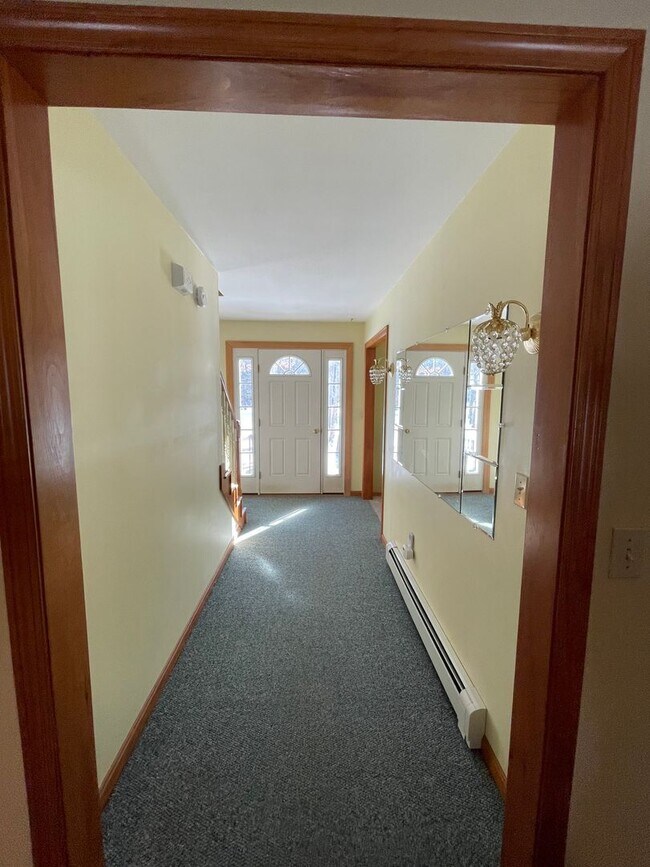 Building Photo - Price reduction!! A beautiful 3 bedroom 2....