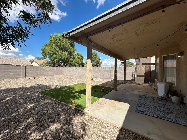 Building Photo - 4926 E Whitehall Dr