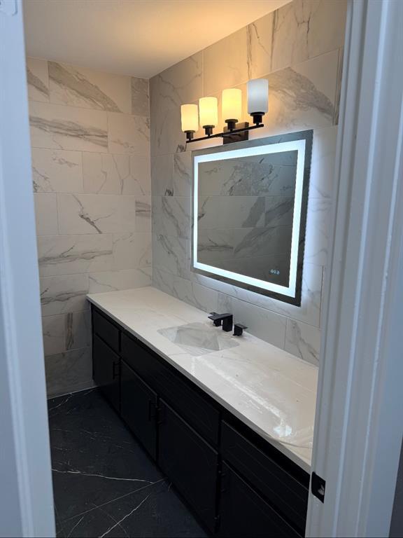 Building Photo - 1911 Hill St