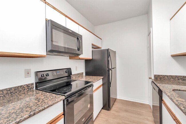 Building Photo - 9800 Pagewood Ln