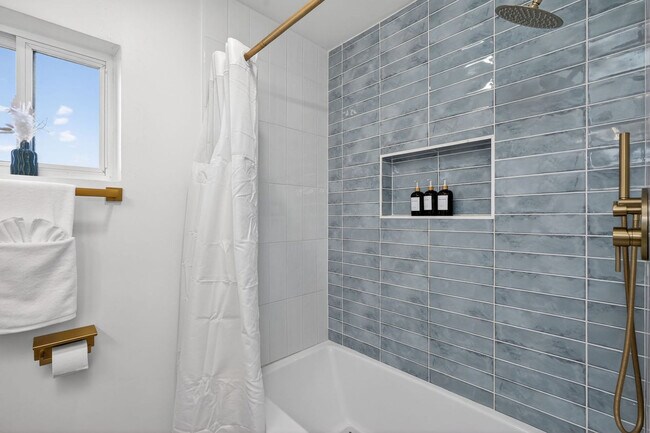 Building Photo - 5121 E Windrose Dr