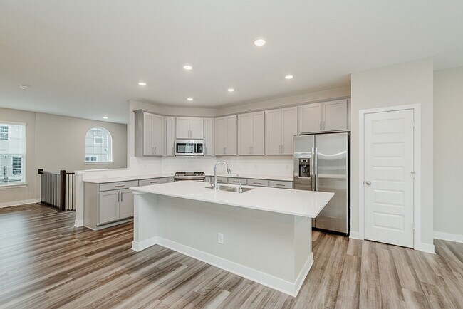 Building Photo - Beautiful Townhome in Carmel