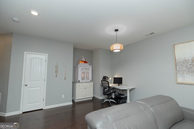 Building Photo - 7245 Heritage Oak Ct