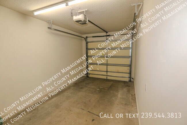 Building Photo - 5823 Cove Cir