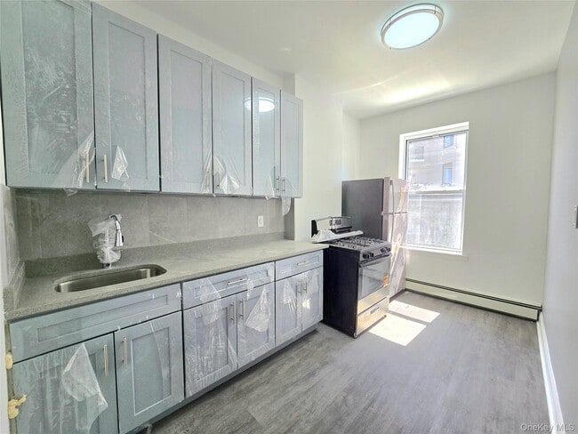 Building Photo - 56-46 Myrtle Ave