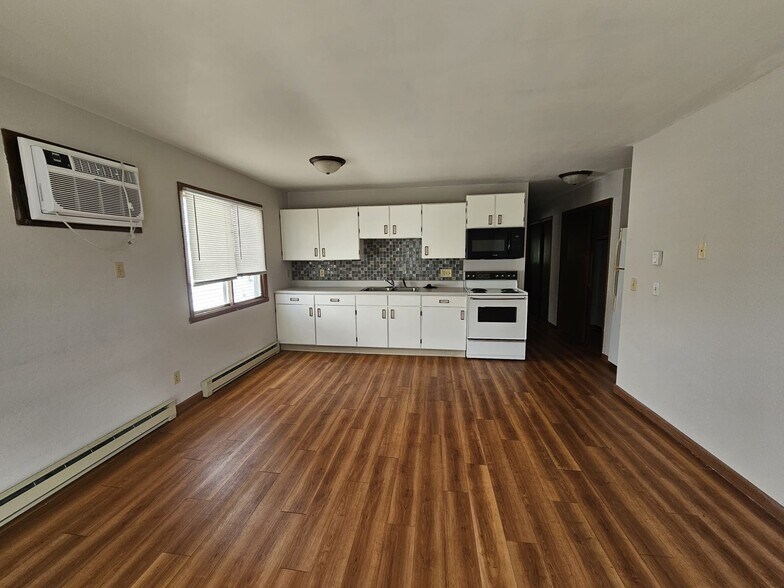 Building Photo - 708 W Lincoln Ave