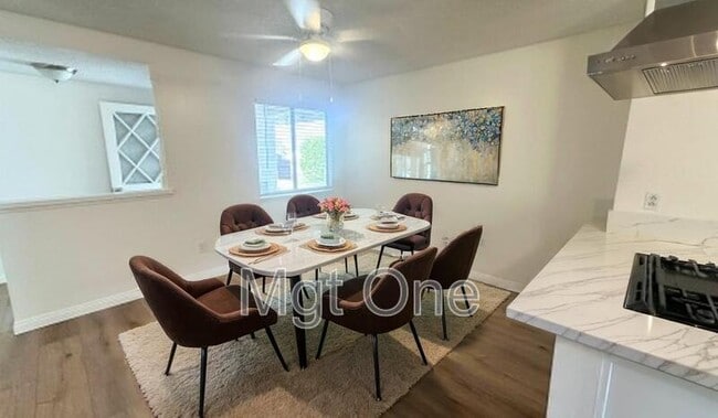 Building Photo - 425 Glenhill Dr