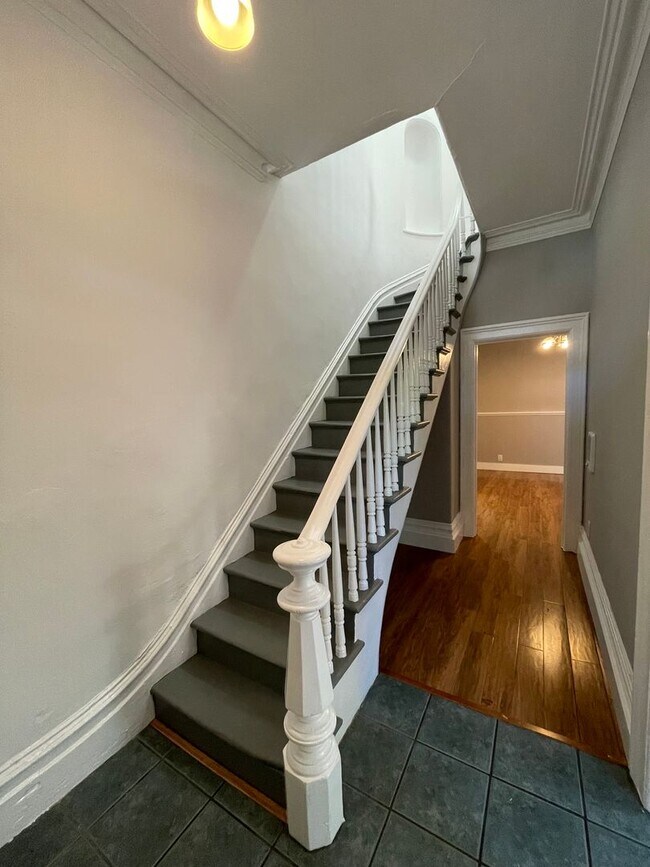 Building Photo - 1024 Wood St