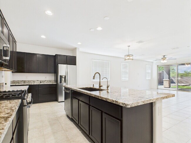 Building Photo - Resort Style Living in Estrella Mountain Ranch