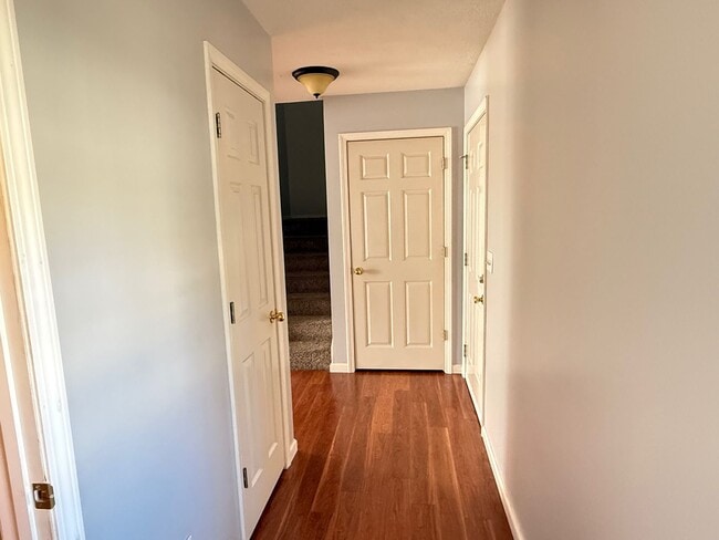 Building Photo - Beautifully decorated 3BR townhouse in Bloomington