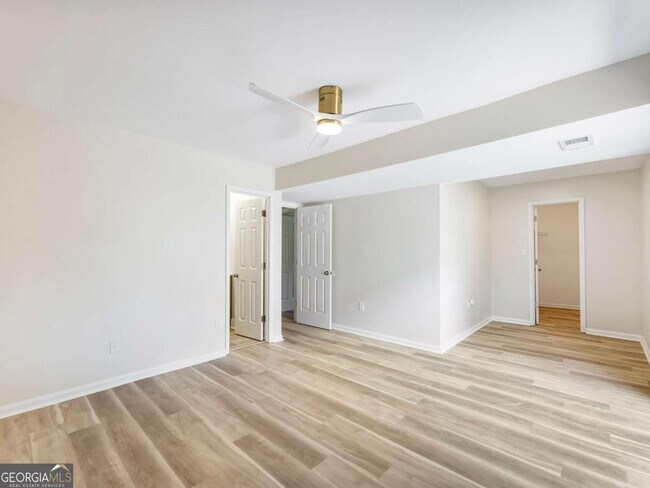 Building Photo - 605 Candler St