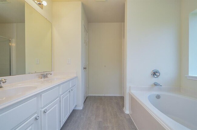 Building Photo - 18135 Sorrell Oaks Cir