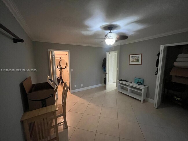 Building Photo - 16233 Laurel Dr