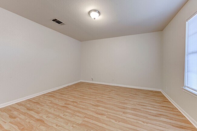 Building Photo - 3301 El Salido Pkwy