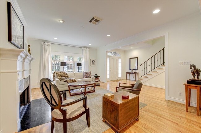 Building Photo - 2310 Briarglen Dr