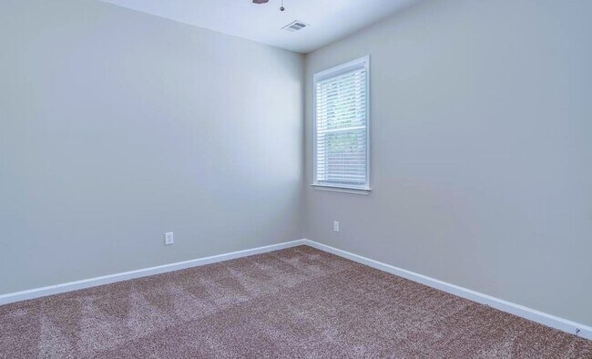 Building Photo - 3015 Carrick Rd