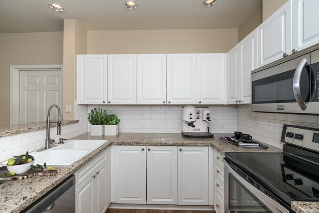 Building Photo - The Watermark Apartments