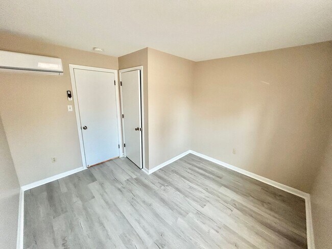 Building Photo - 7953 Meadow Dr