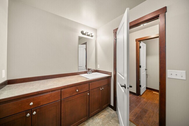 Building Photo - 229 Sun Valley Dr
