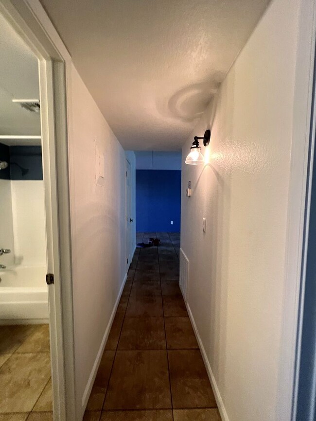 Building Photo - ***MOVE IN SPECIAL**Prime Location in Scot...