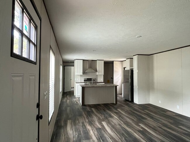 Building Photo - 14142 Lorraine Rd