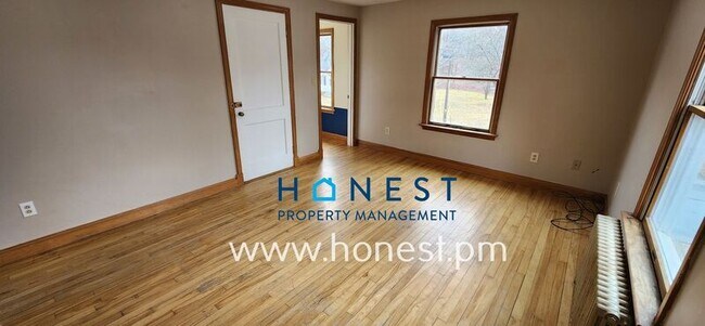 Building Photo - 4 Pierce St