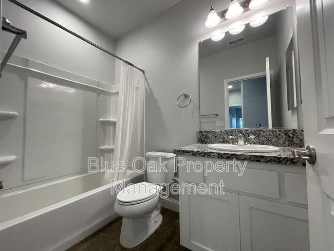 Building Photo - 3032 Biscayne Bay