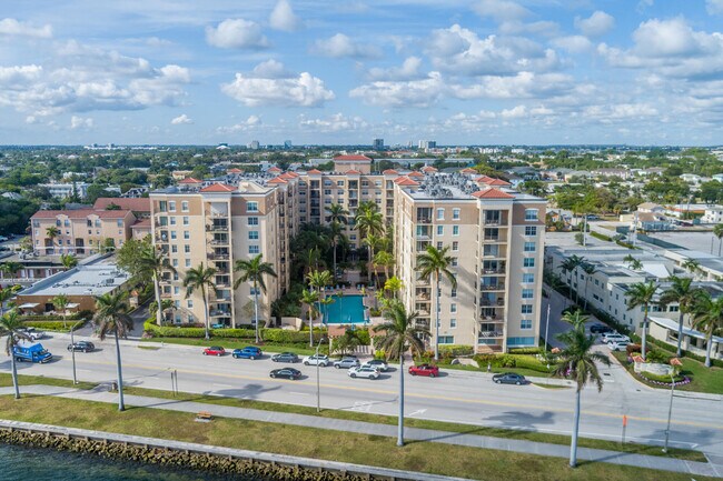 Building Photo - 1801 N Flagler Dr