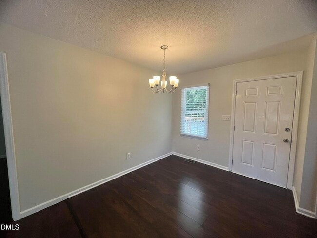 Building Photo - 500 Chinaberry Ln