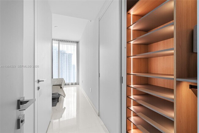 Building Photo - 300 Biscayne Blvd Way