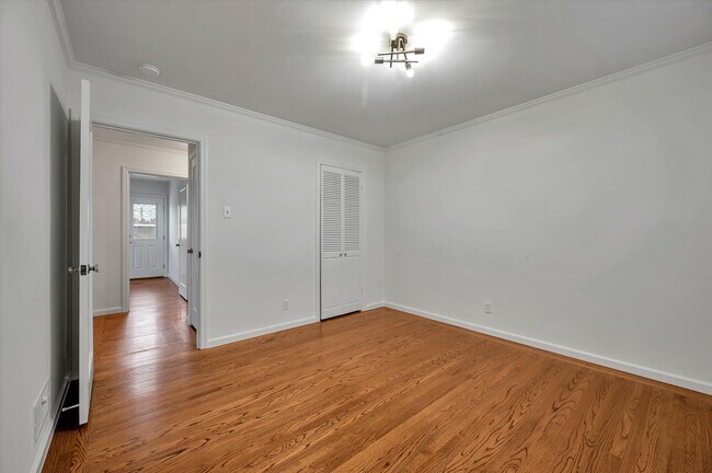 Building Photo - 619 Santa Susana Ave