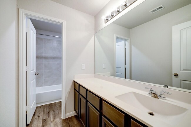 Building Photo - 934 Grand Emperor DR