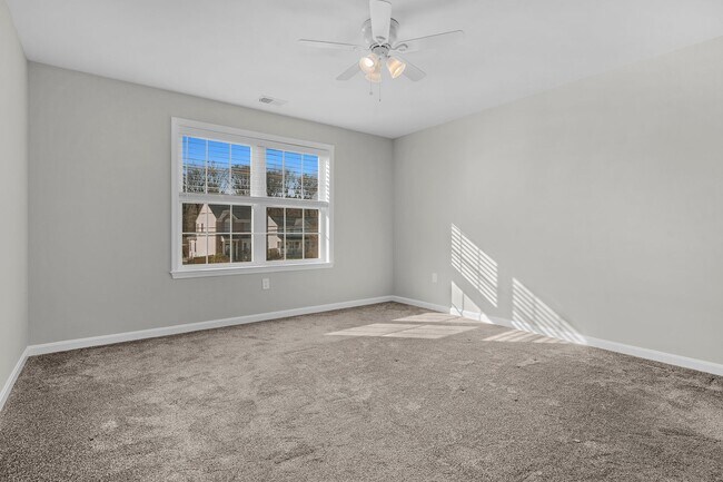 Building Photo - Beautiful 4br 2.5ba with huge basement and garage in Edgemere