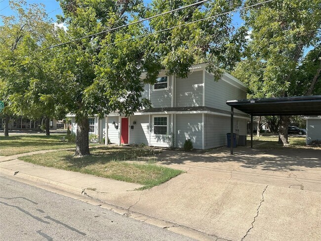 Building Photo - 204 E Rucker St