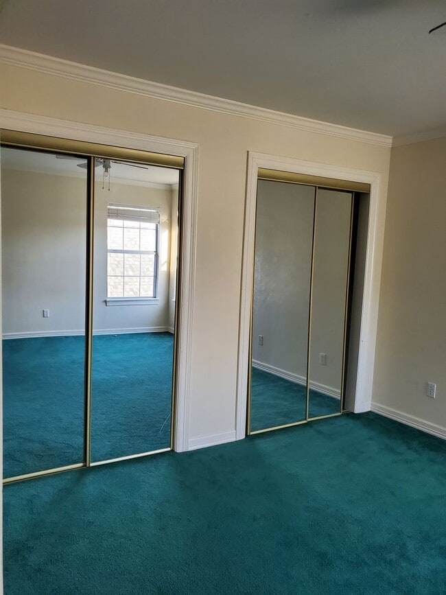 Building Photo - 3635 Green Acres Dr