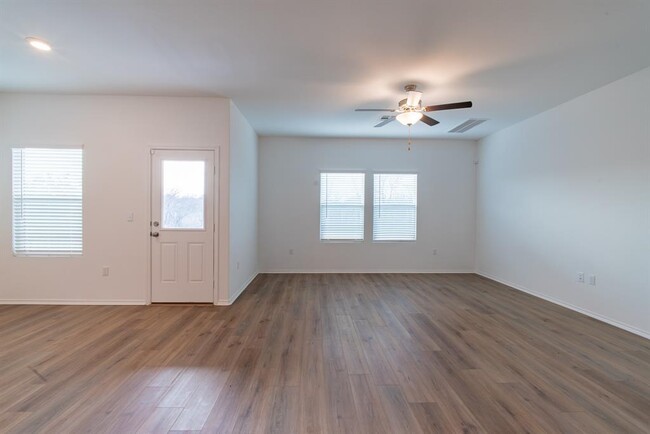 Building Photo - 10500 Steinbeck Dr