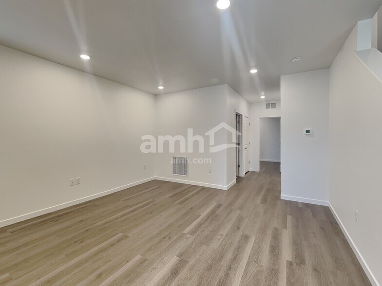 Building Photo - 26151 E Calhoun Pl