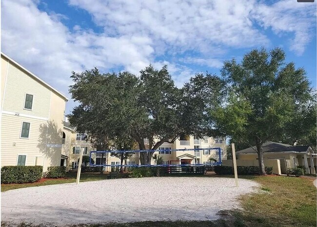 Building Photo - nice and quiet condo in desirable New Tamp...
