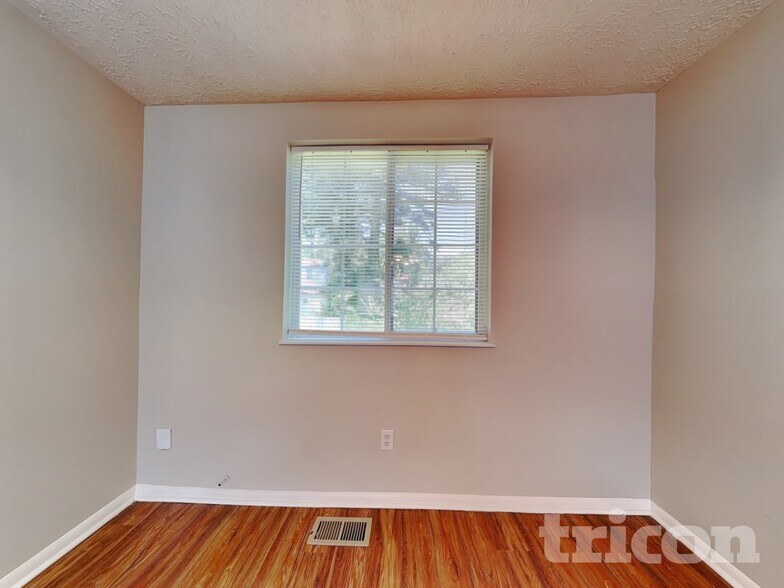 Building Photo - 4928 Rockborough Trail NW
