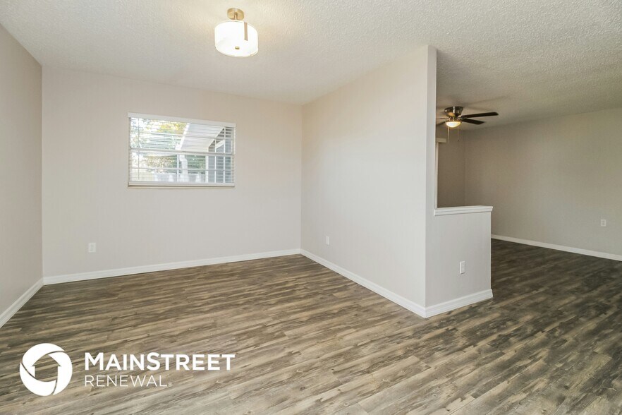 Building Photo - 1102 E Normandy Blvd